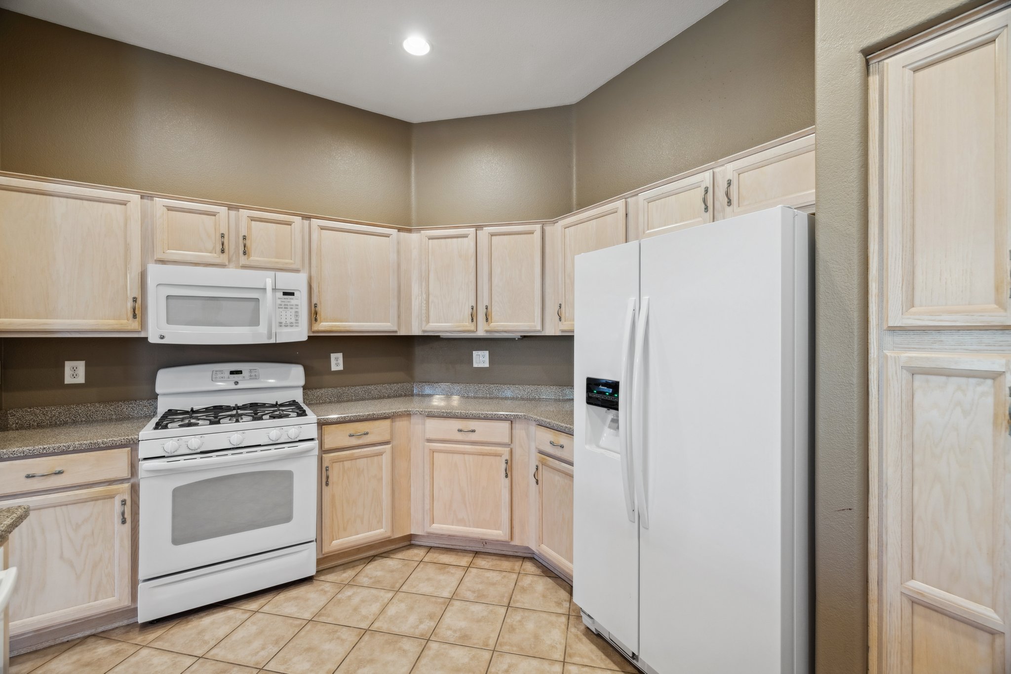 22108 N Veterans Dr - 021.jpg