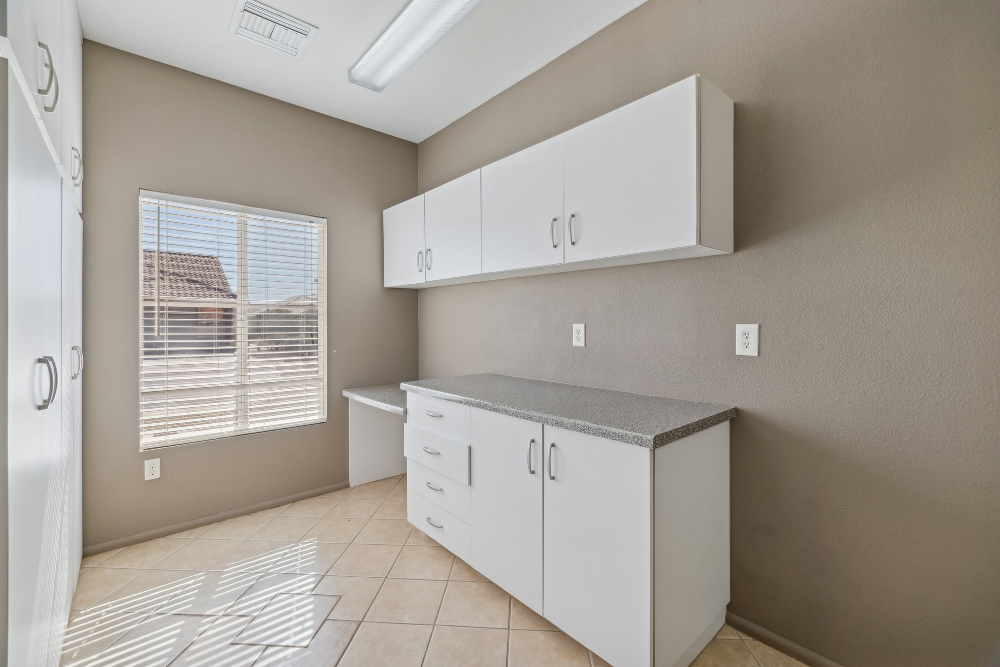 22108 N Veterans Dr - 043.jpg