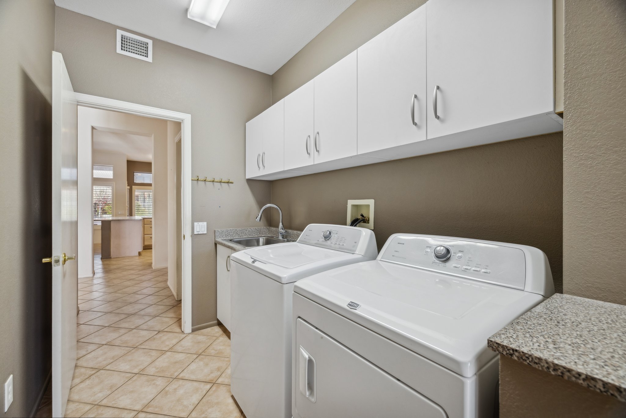 22108 N Veterans Dr - 045.jpg