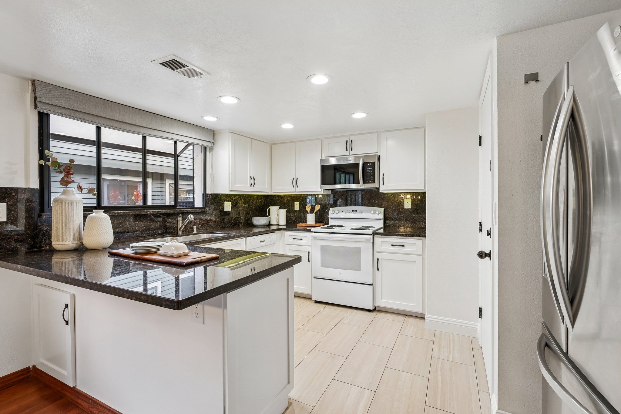 Fazeli Ct.-S2704-008.jpg