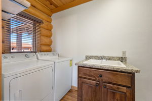 Laundry Room (2)