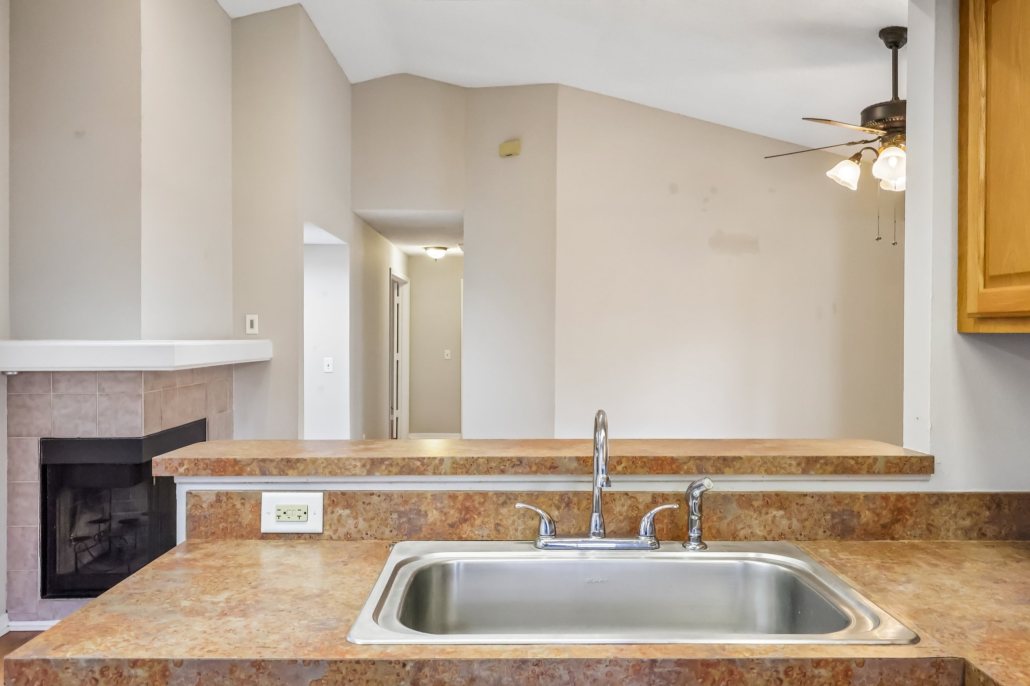 Faxton Court-S0609-017.jpg