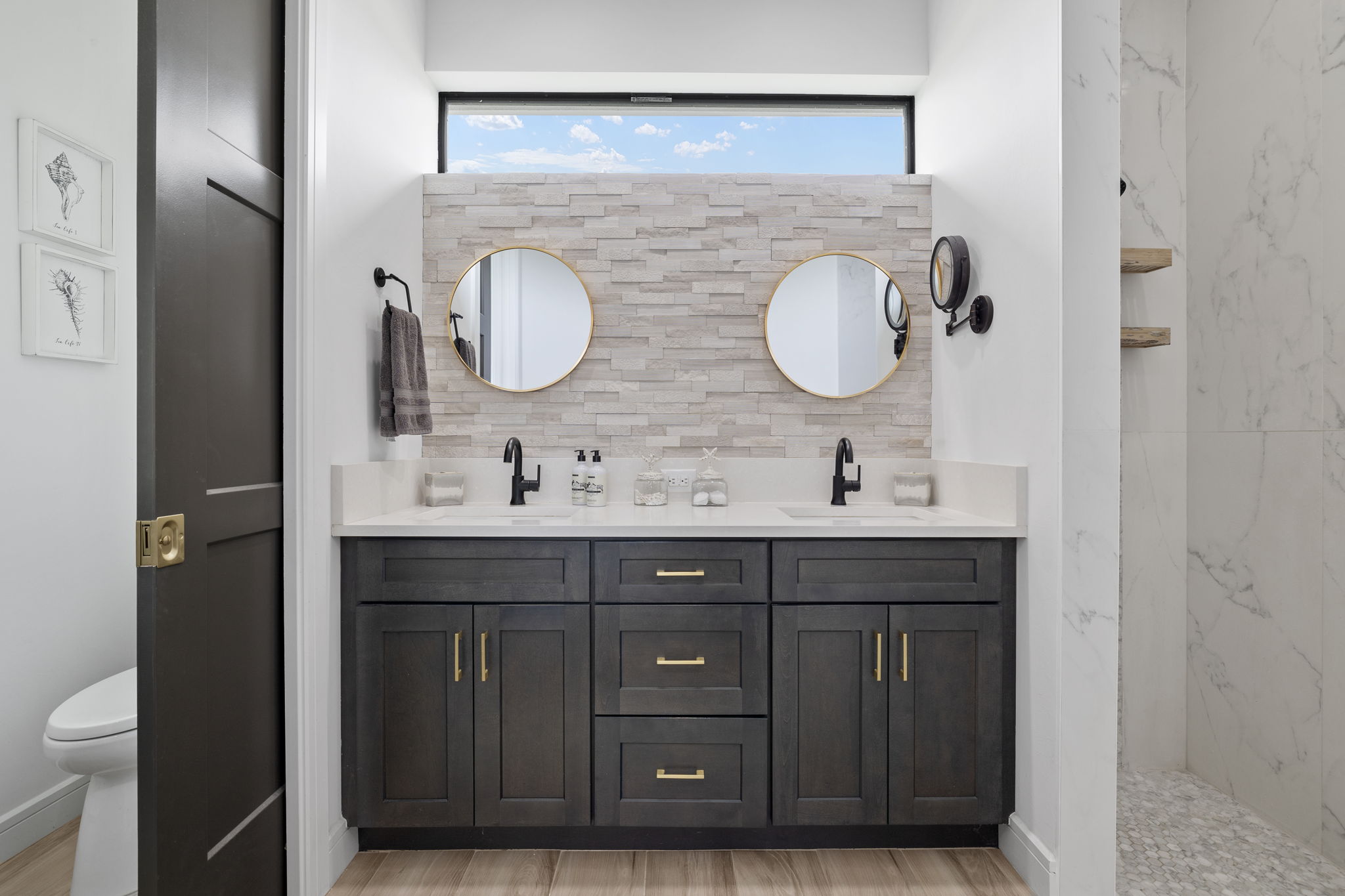 Primary Bathroom (2)