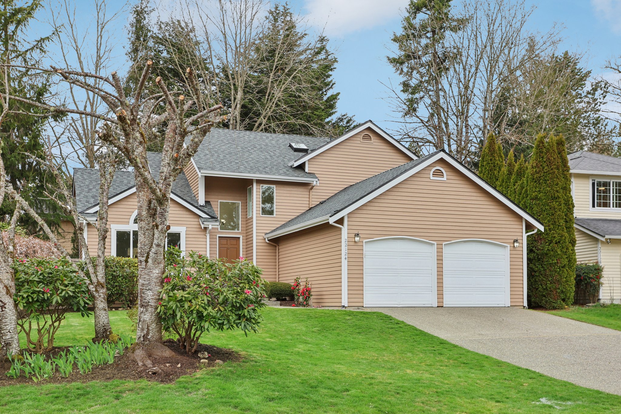 NE 9th Pl-S2603-002.jpg