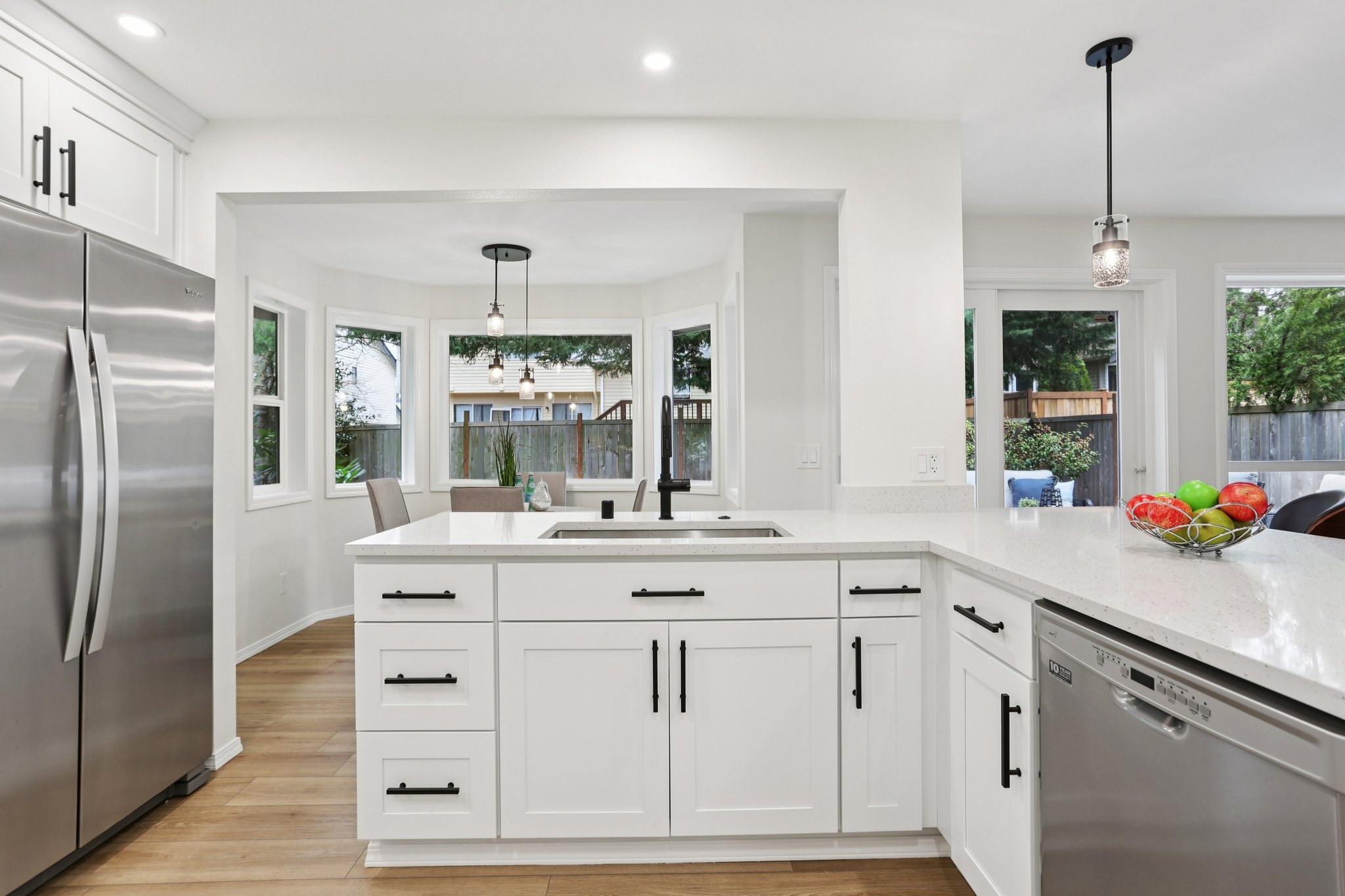 NE 9th Pl-S2603-016.jpg