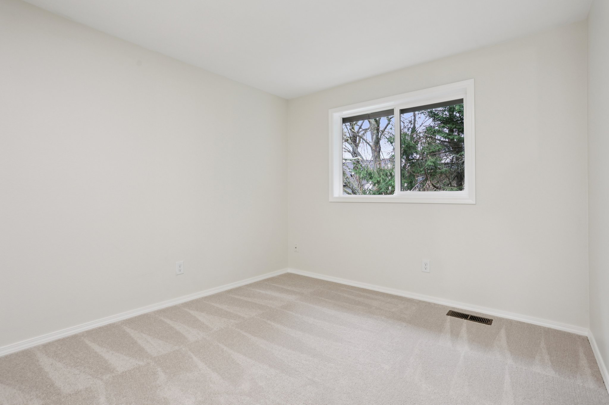 NE 9th Pl-S2603-023.jpg