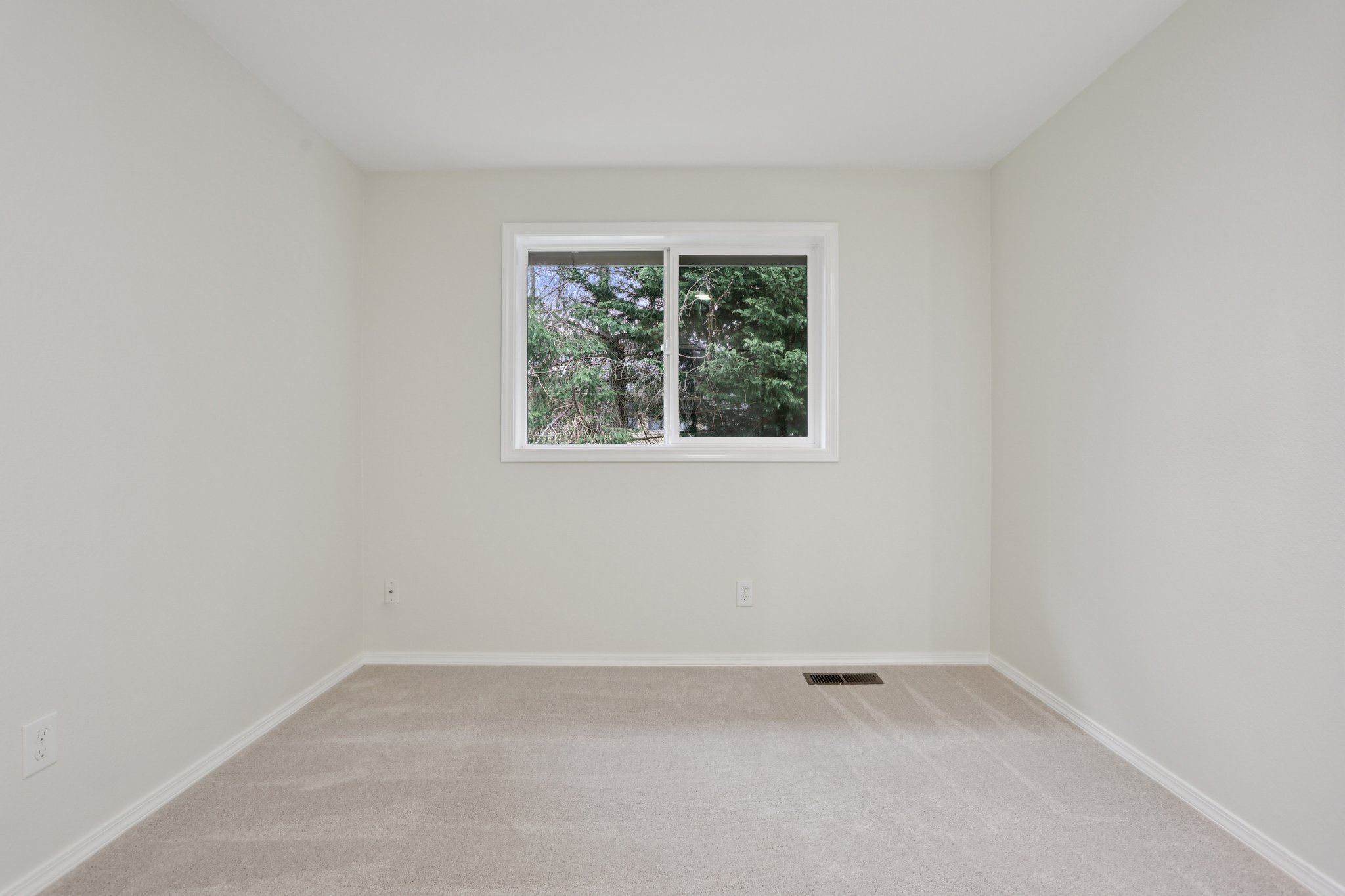 NE 9th Pl-S2603-025.jpg