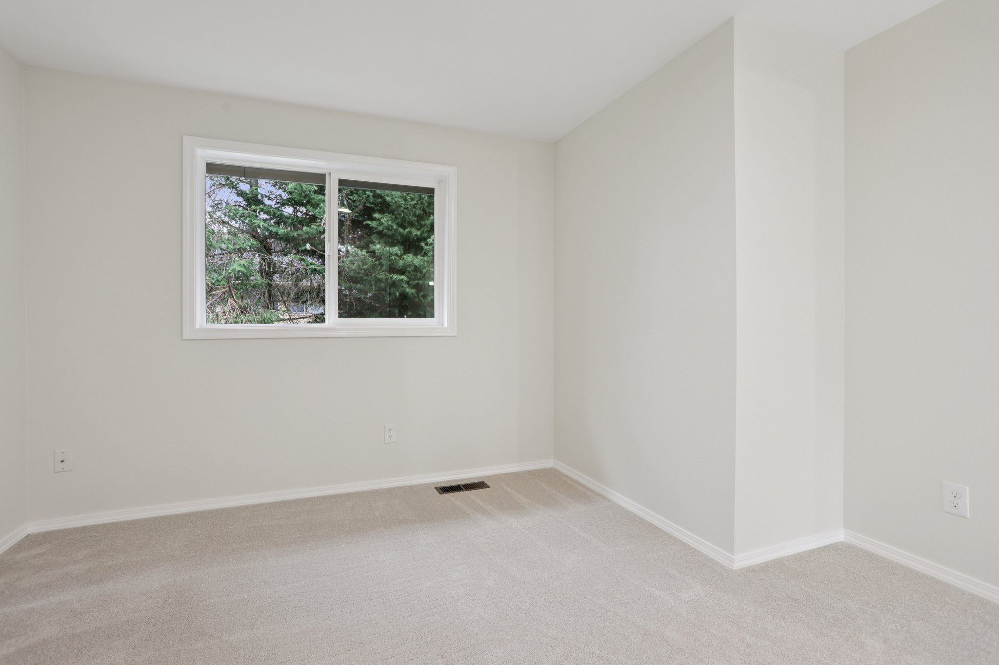 NE 9th Pl-S2603-026.jpg