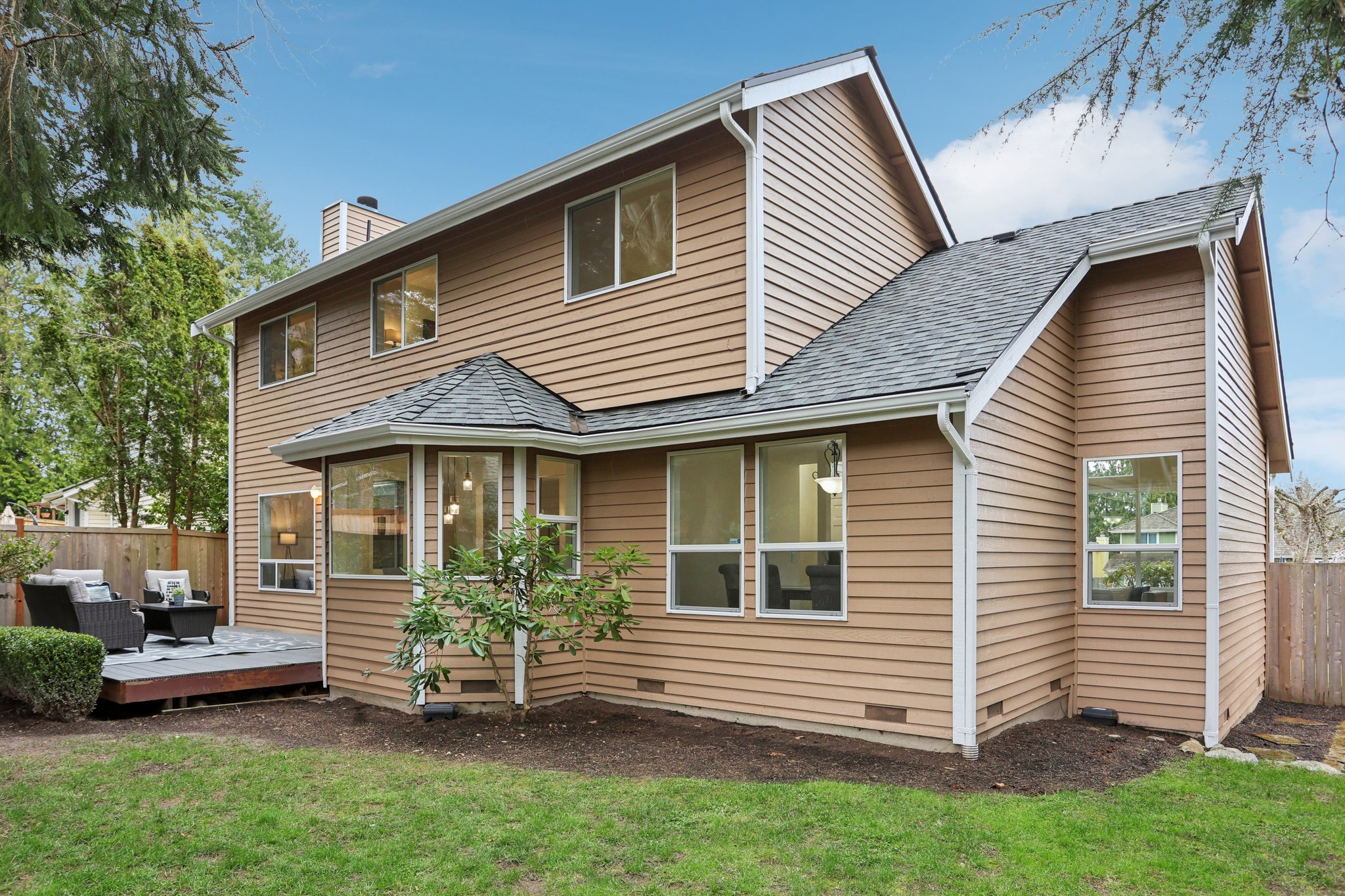 NE 9th Pl-S2603-038.jpg