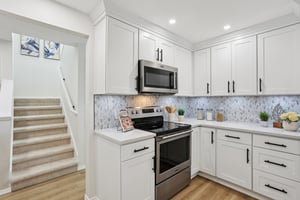 NE 9th Pl-S2603-019.jpg