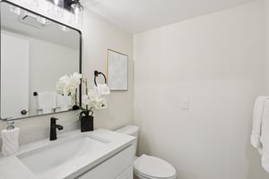 NE 9th Pl-S2603-020.jpg