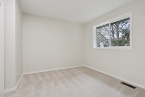 NE 9th Pl-S2603-022.jpg