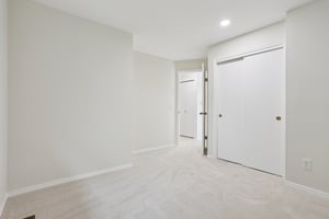 NE 9th Pl-S2603-024.jpg