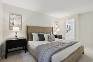 NE 9th Pl-S2603-031.jpg