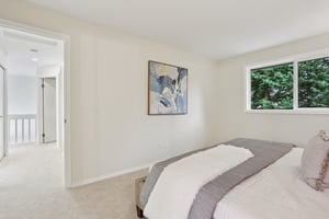 NE 9th Pl-S2603-032.jpg