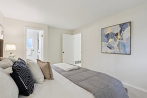 NE 9th Pl-S2603-033.jpg