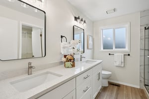 NE 9th Pl-S2603-034.jpg