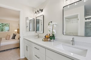 NE 9th Pl-S2603-035.jpg