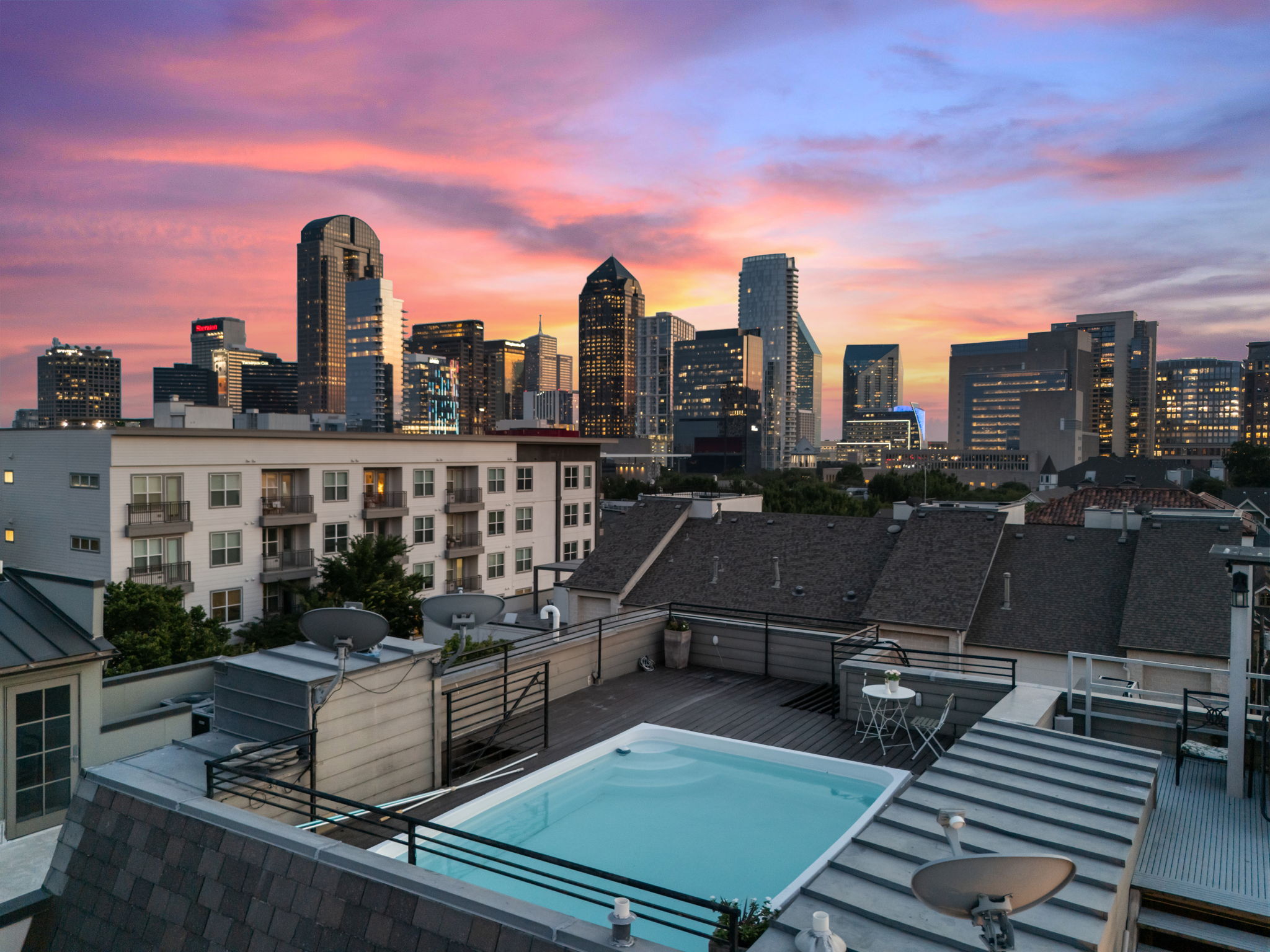 Private Pool and Roof Top Deck