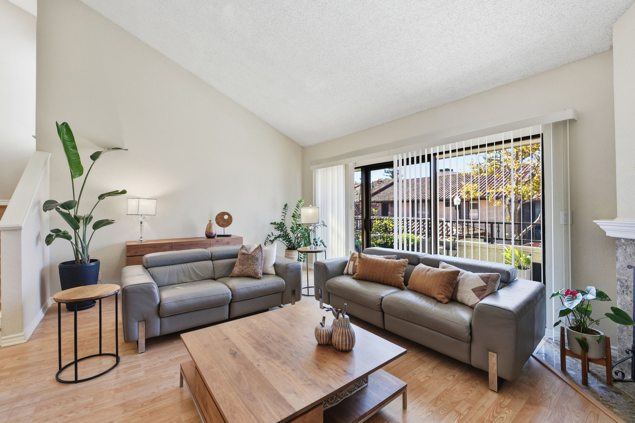 005_f8_22140 Castille Ln