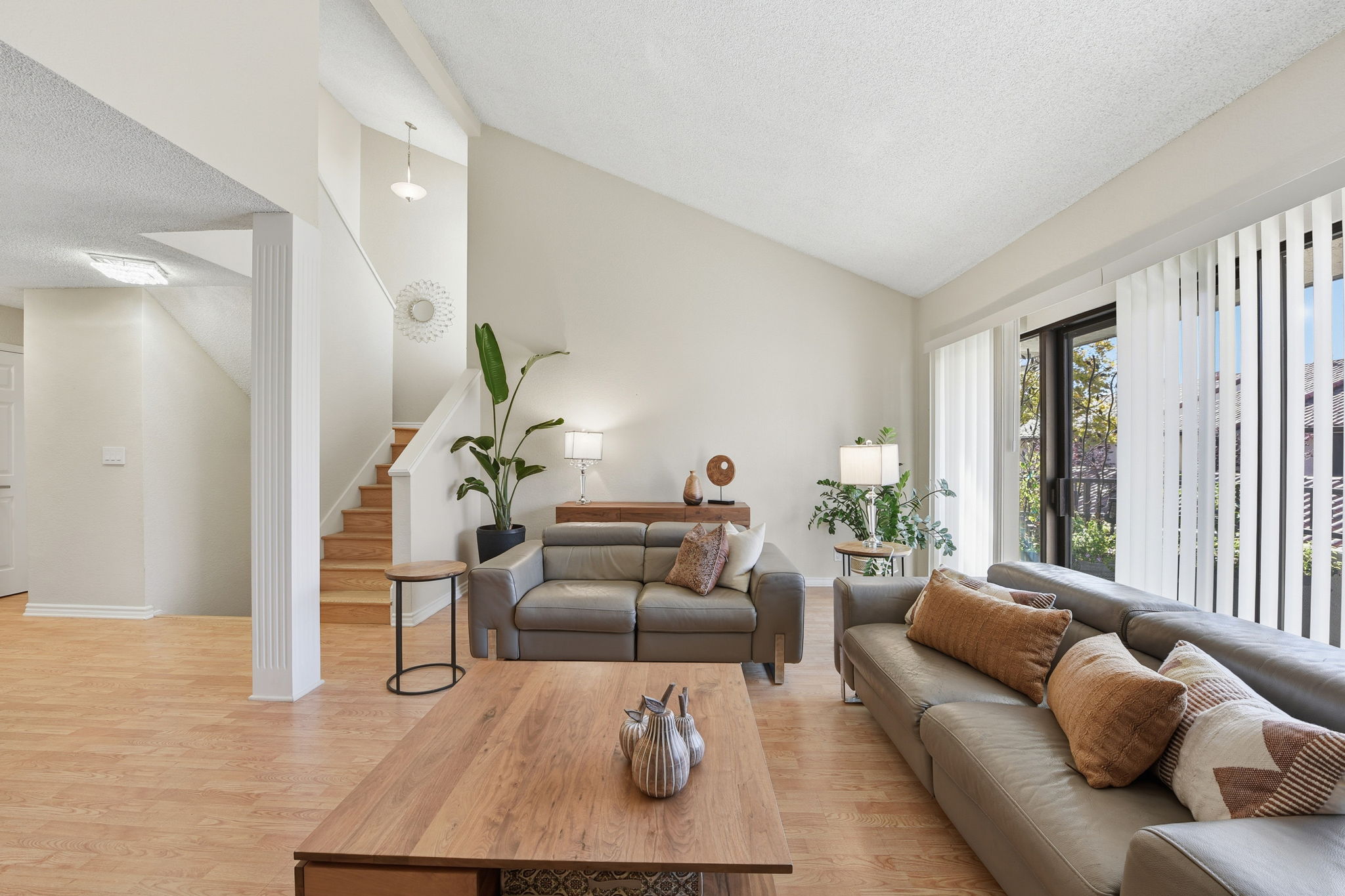 009_f8_22140 Castille Ln