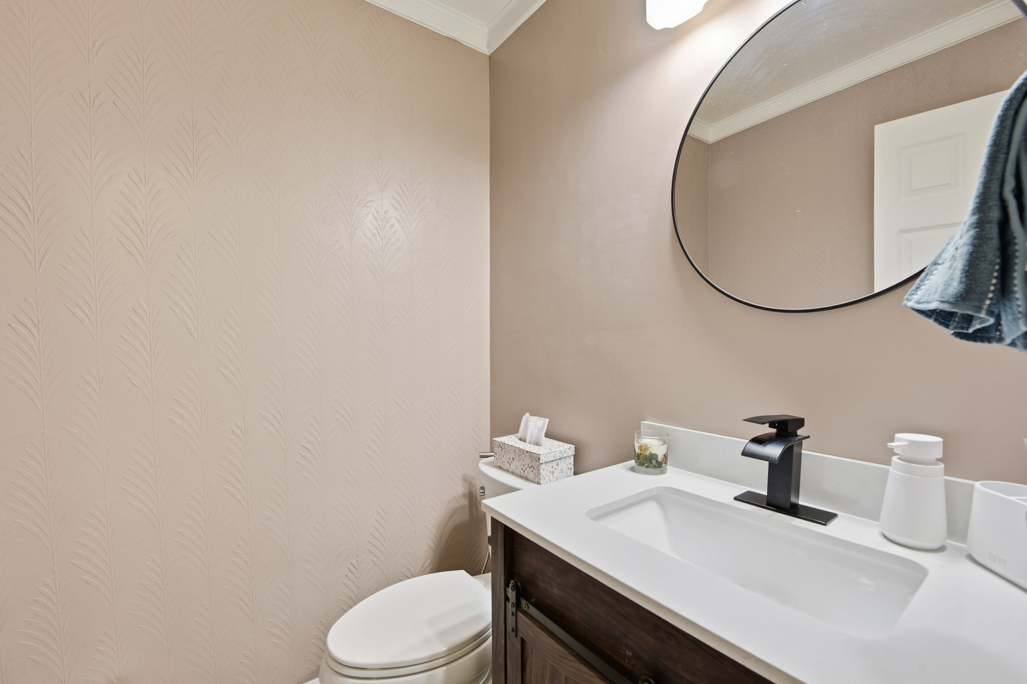 042_f8_22140 Castille Ln
