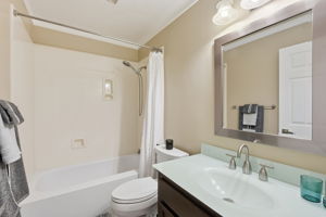 039_f8_22140 Castille Ln