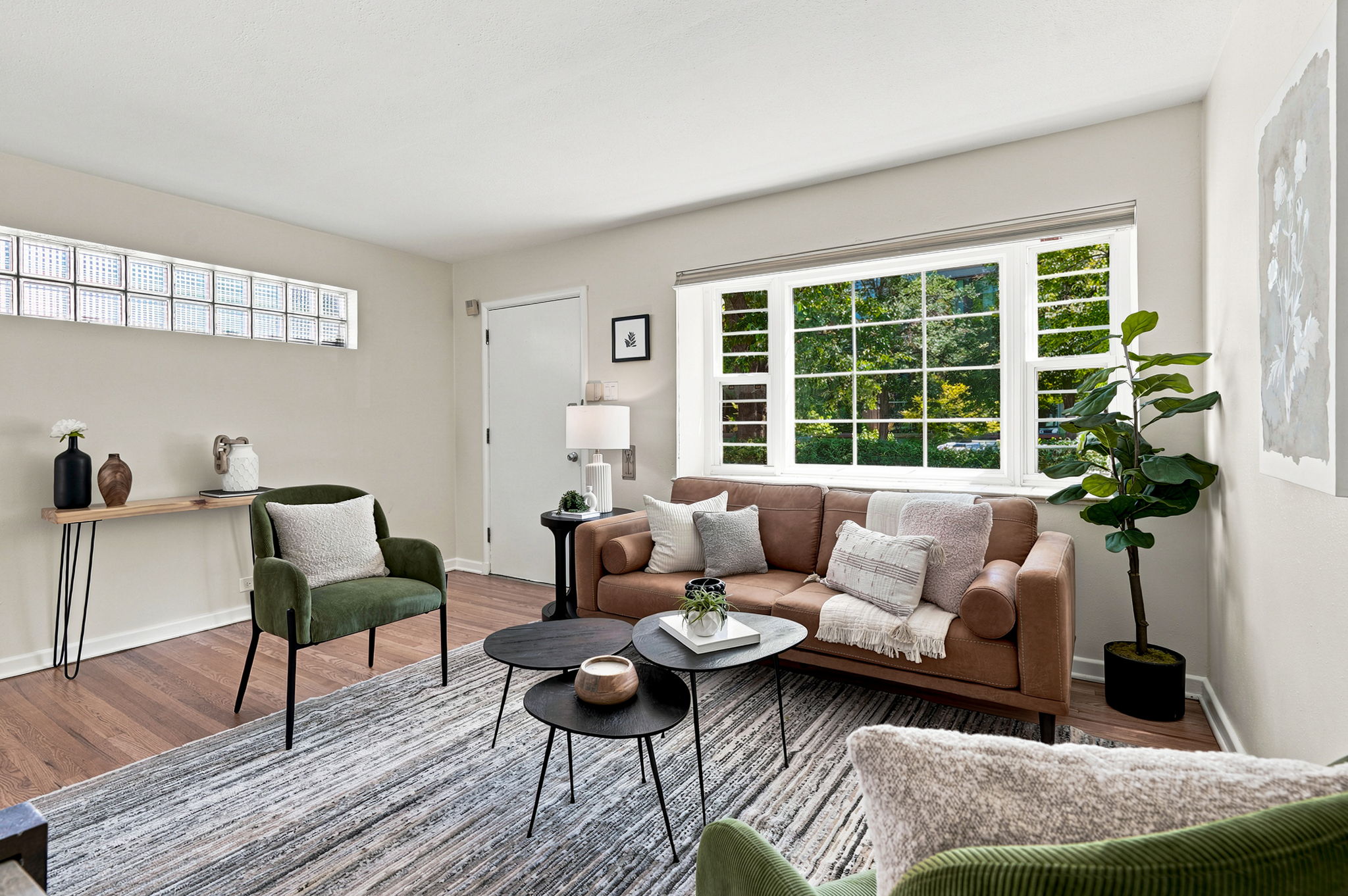 Living room with bay window facing Botanic Gardens