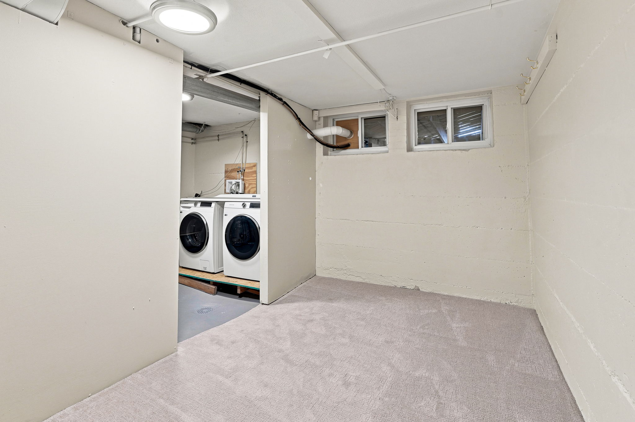 Additional flexspace and laundry room