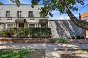 End unit directly across from Botanic Gardens and 3 blocks from Cheesman Park