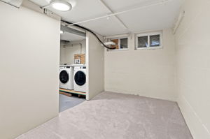 Additional flexspace and laundry room