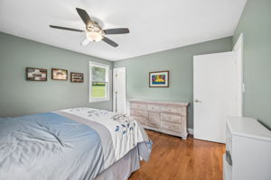 Larchmont 24