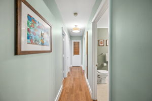 Larchmont 32