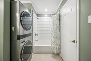 Larchmont 64