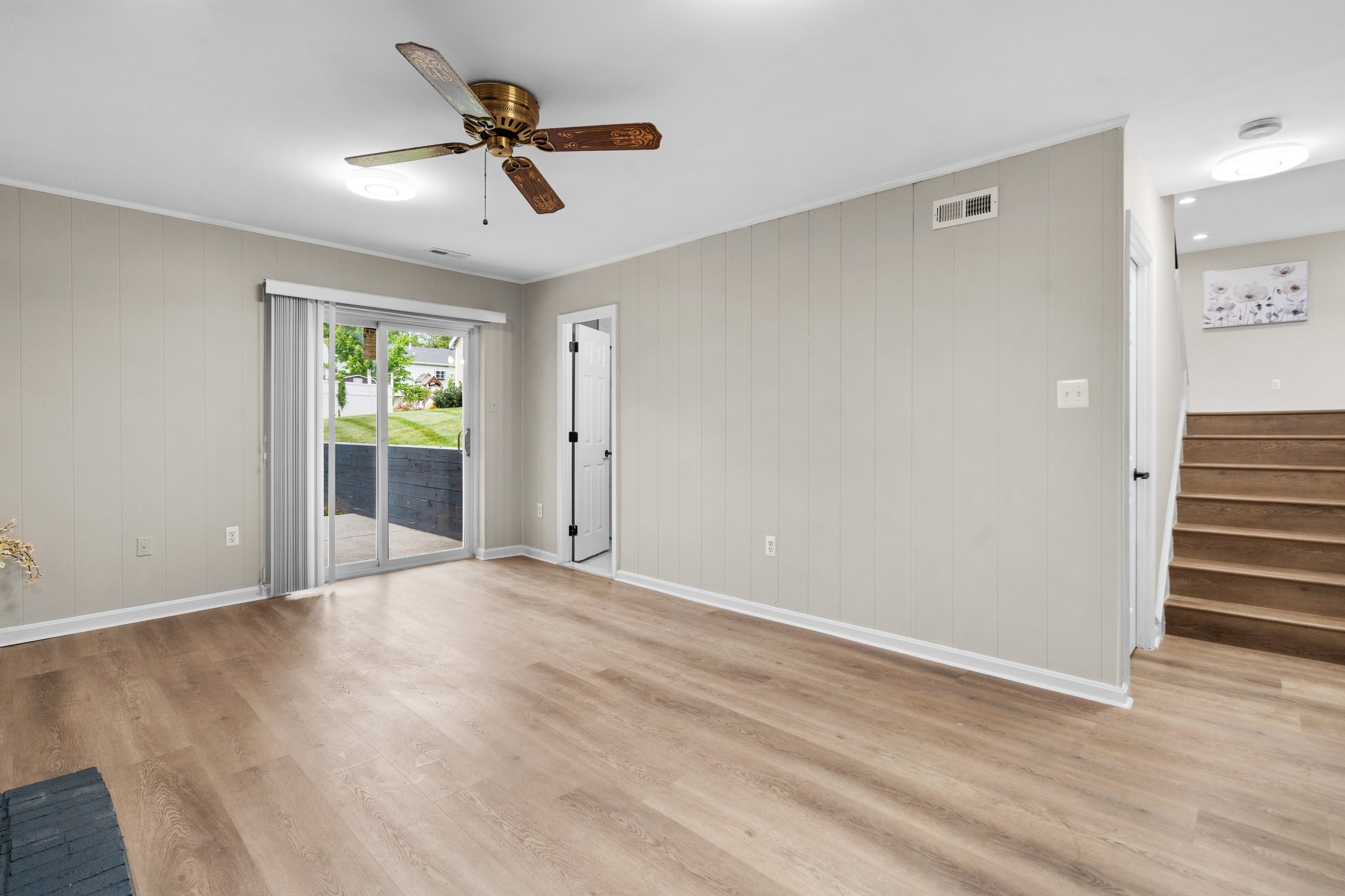 24. 2219 Montgomery St.jpg