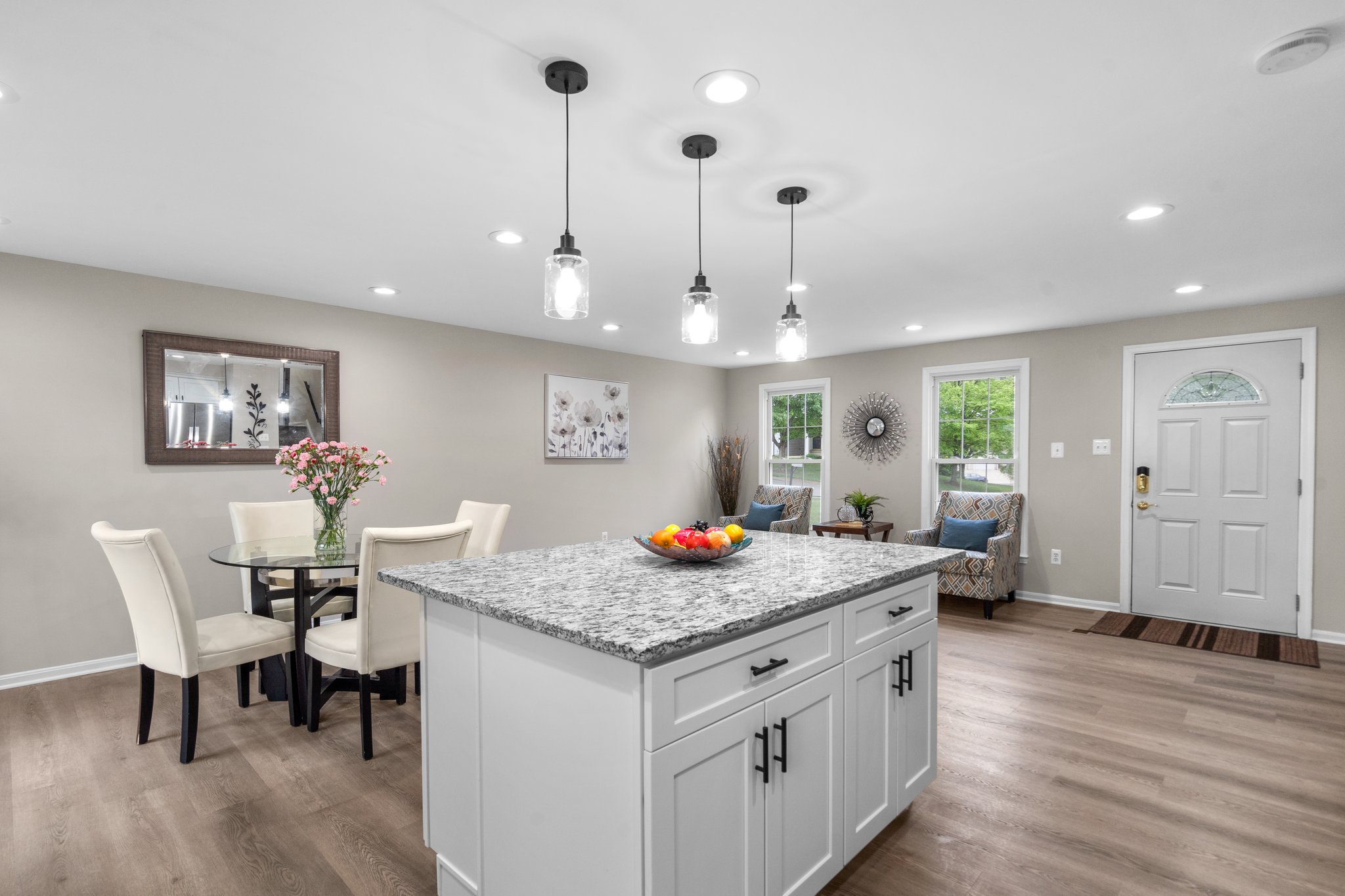 12. 2219 Montgomery St.jpg