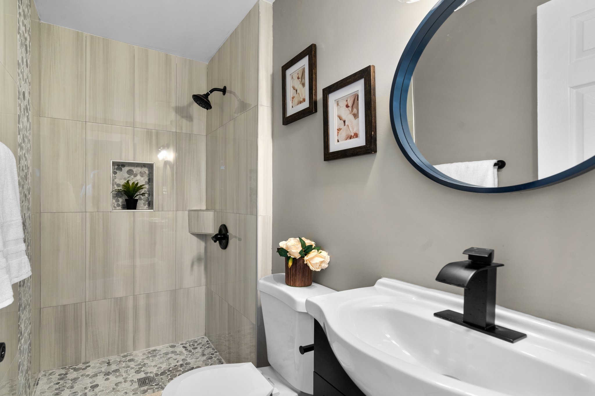 17. 2219 Montgomery St.jpg