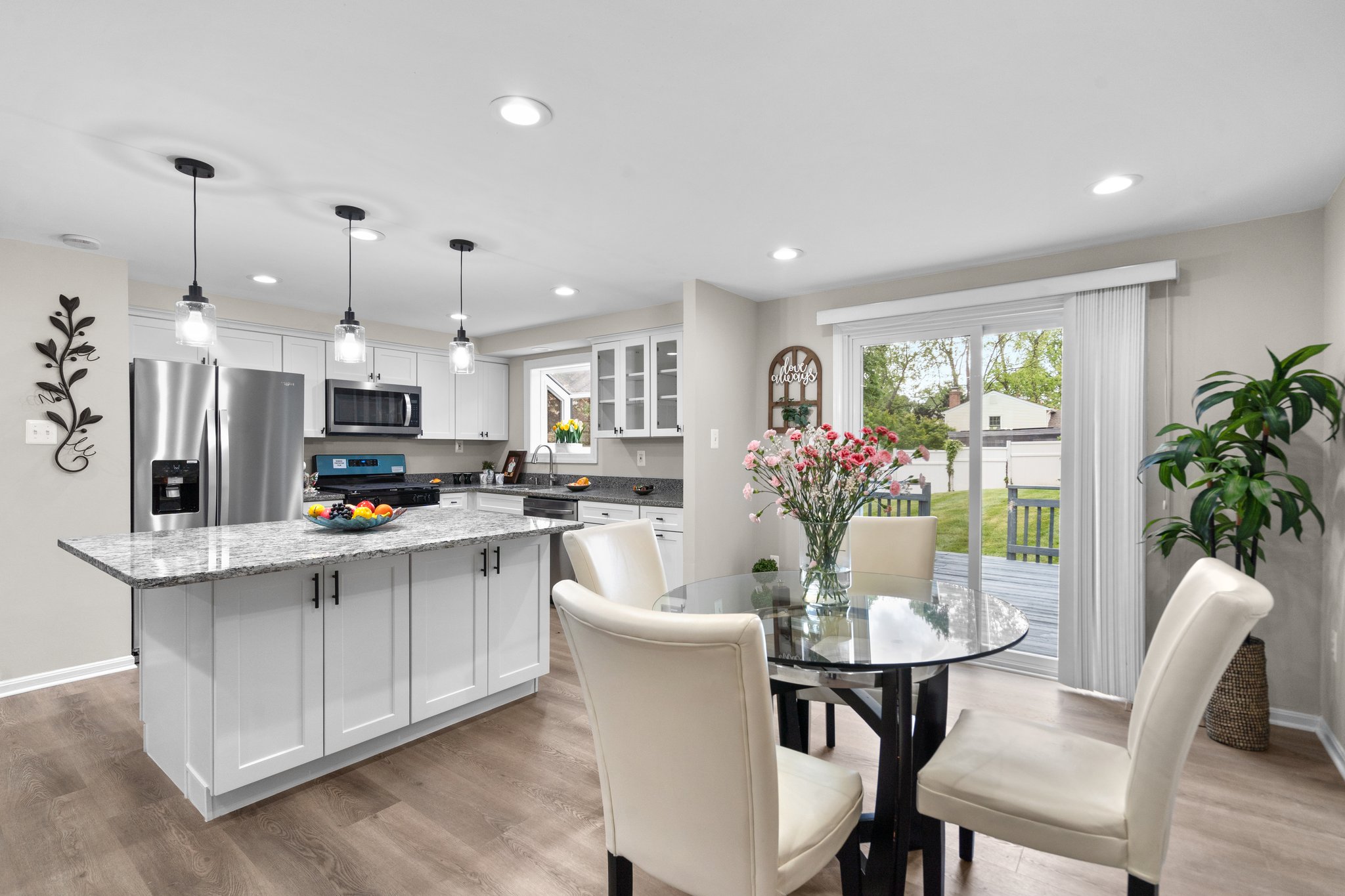 08. 2219 Montgomery St.jpg