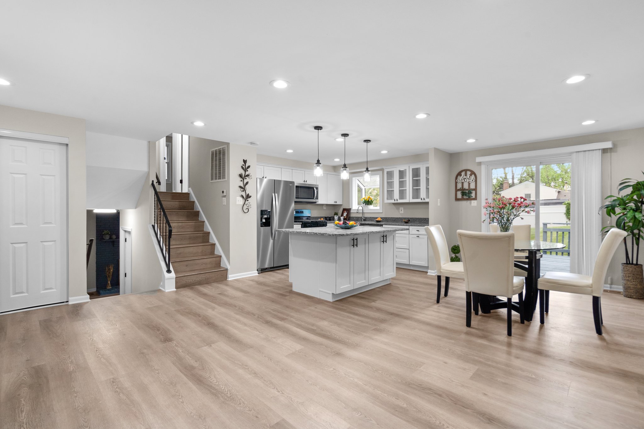 06. 2219 Montgomery St.jpg