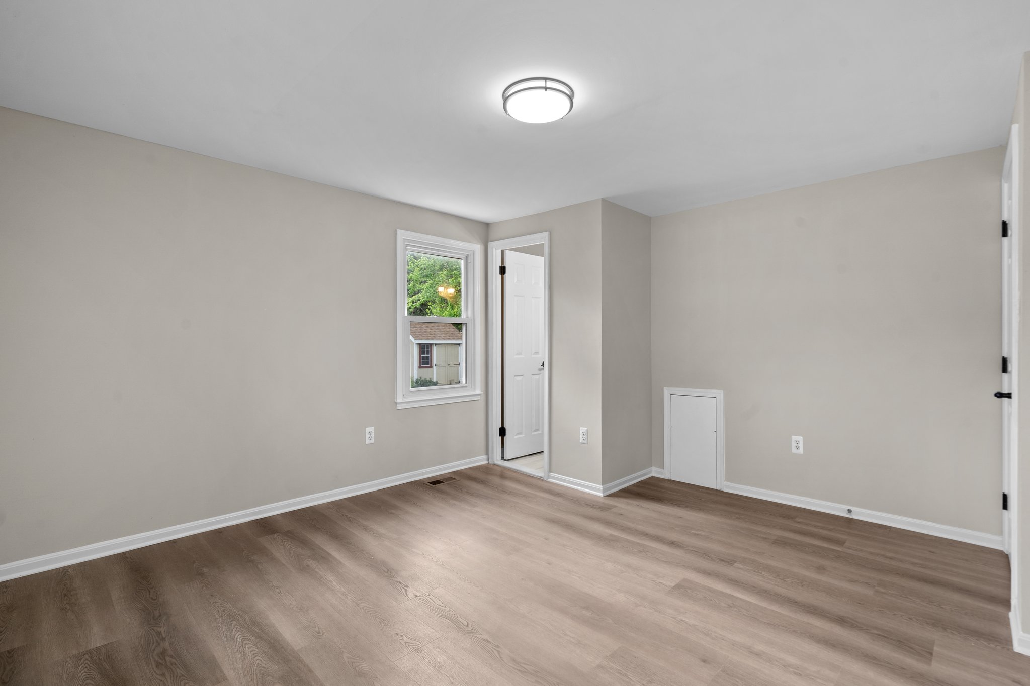 15. 2219 Montgomery St.jpg