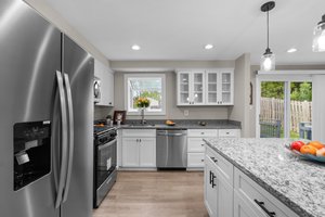 13. 2219 Montgomery St.jpg