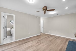 25. 2219 Montgomery St.jpg