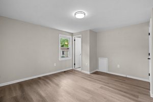 15. 2219 Montgomery St.jpg