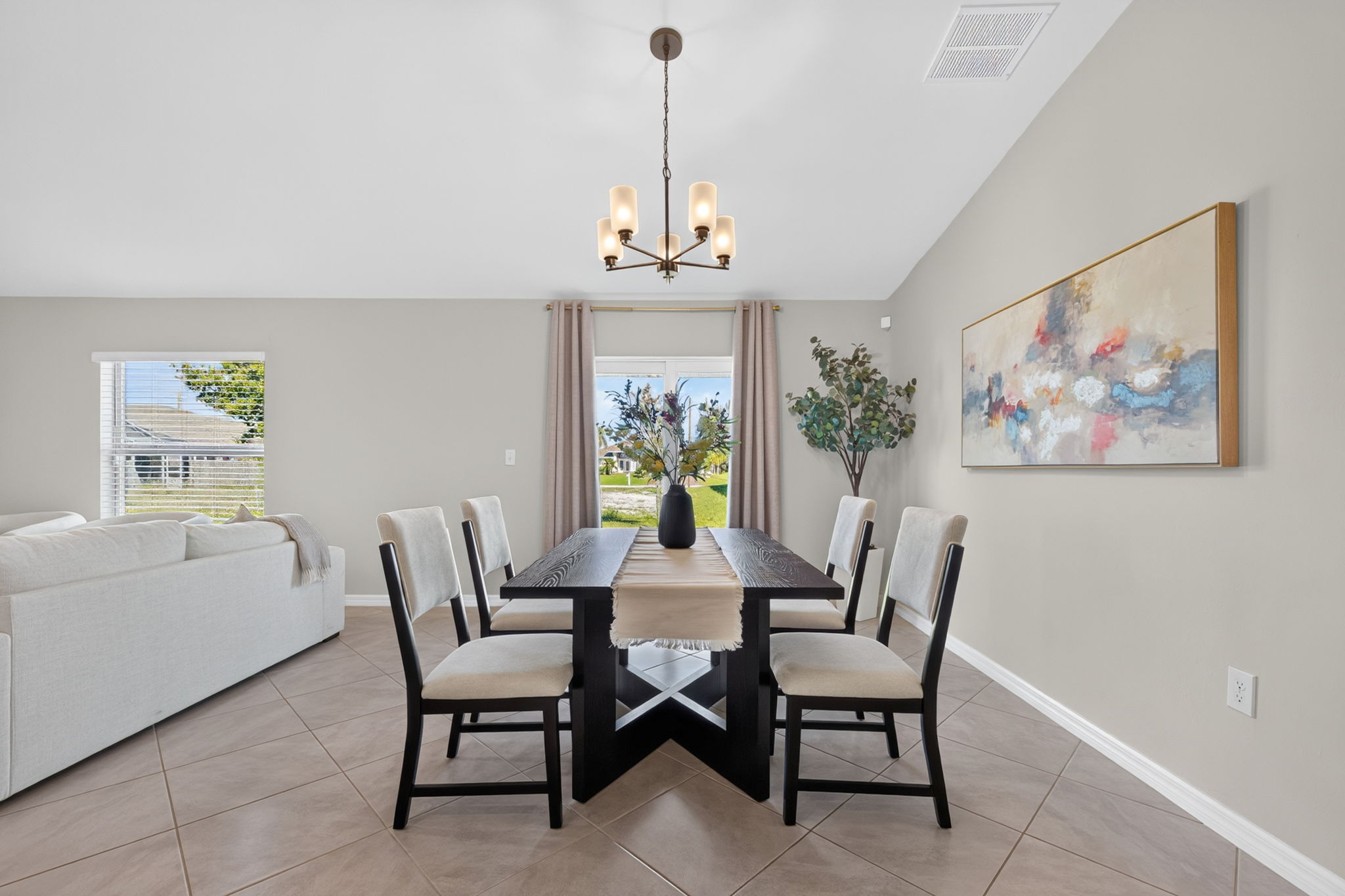 Dining Room 2 of 4
