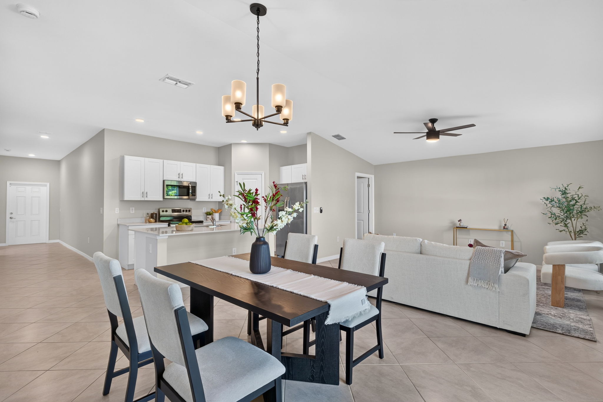 Dining Room 4 of 4