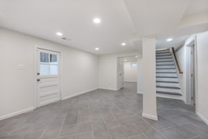 Lower level - expansive family room