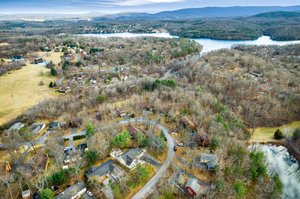 222 Fairway Cir, Cross Junction, VA 22625, USA Photo 28