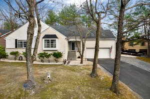 222 Fairway Cir, Cross Junction, VA 22625, USA Photo 2