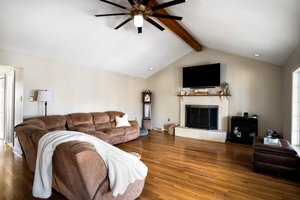 222 Fairway Cir, Cross Junction, VA 22625, USA Photo 8