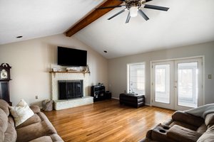 222 Fairway Cir, Cross Junction, VA 22625, USA Photo 9